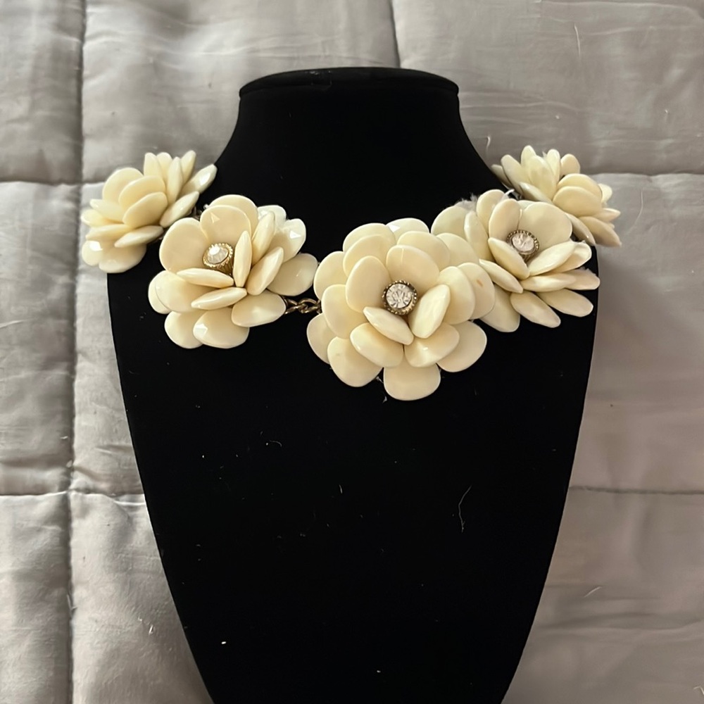 Flower 🌸 Statement Necklace